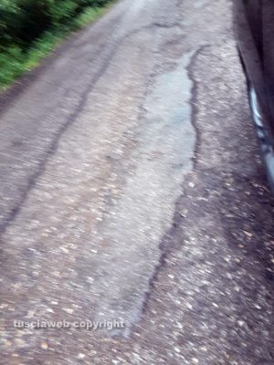 Le buche sulla Sp Acquarossa 