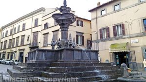 Viterbo - Doccia a Fontana Grande