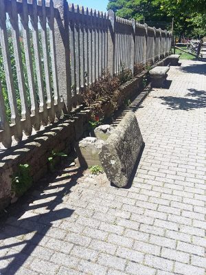 Grotte santo Stefano - Danneggiata la panchina ai giardini