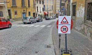 Il segnale per indicare la velocità da mantenere per le strade del centro