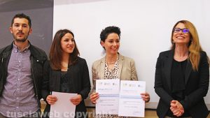 Viterbo - Unitus - Gli studenti premiati con Tiziana Governatori