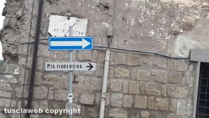 Viterbo - Degrado e rifiuti in via del Pilastro
