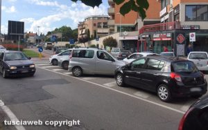 Viterbo - Parcheggio selvaggio in via della Palazzina