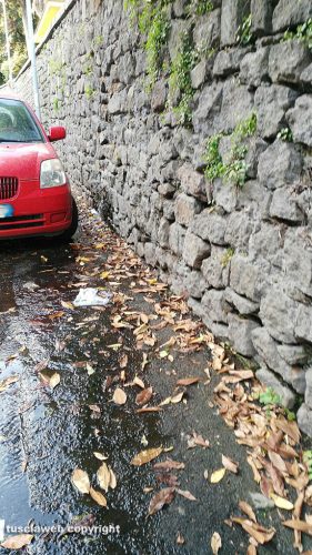 Viterbo - Perdita d'acqua dal muro in via Pratogiardino