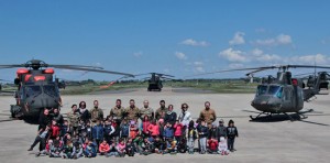 Viterbo - Gli alunni dell'Ellera in visita al terzo Reggimento elicotteri per operazioni speciali “Aldebaran”