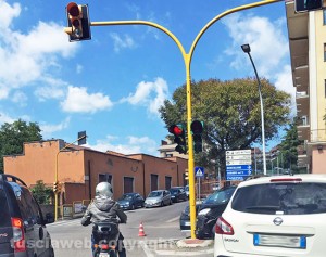 Viterbo - L'incidente al semaforo in via Santa Maria in Gradi