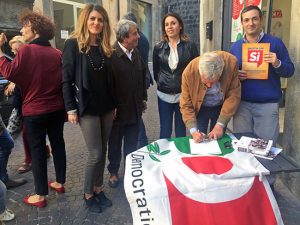 Viterbo - Referendum costituzionale - Leonardo Michelini firma