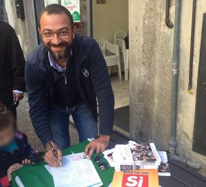 Viterbo - Referendum costituzionale - Andrea Egidi firma
