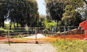 Viterbo - Pratogiardino Lucio Battisti nell'incuria