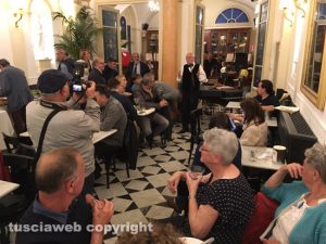 Viterbo - Gran Caffè Schenardi - Il barman Roberto Fanelli presenta l'aperitivo 103
