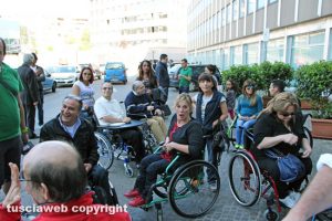 Viterbo - La protesta dei diversamente abili alla Asl