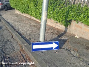 Viterbo - Segnale divelto in via Carlo Cattaneo