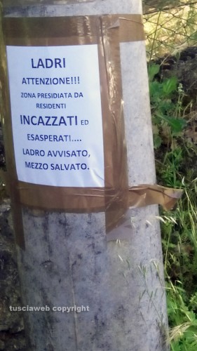 Paparano - Il messaggio dei residenti per i ladri 