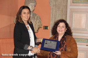 L'assessora Sonia Perà alla premiazione di Forme e colori