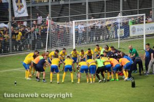 Sport - Calcio - Viterbese - L'esultanza della squadra dopo la vittoria sull'Arzachena