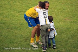 Sport - Calcio - Viterbese - Marco Pomante abbraccia i suoi bambini