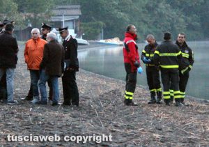 Ronciglione - Lago di Vico - L'intervento di vigili del fuoco e carabinieri