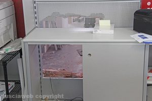 Viterbo - Il negozio svaligiato in via Cardarelli