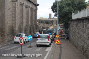Viterbo - Fogna esplosa - I lavori nella zona di porta san Pietro