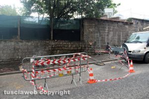 Viterbo - Fogna esplosa - I lavori nella zona di porta san Pietro