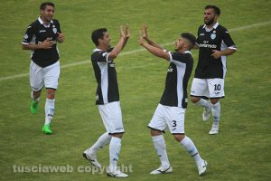 Sport - Calcio - Viterbese - Il match contro la Virtus Francavilla - L'esultanza degli ospiti