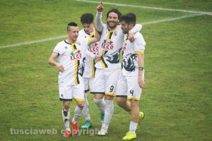 Sport - Calcio - Viterbese - L'esultanza di Invernizzi dopo la rete del 2-0