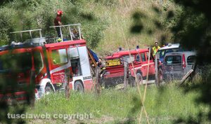 Montefiascone - Madre e figlio morti - Il recupero dei corpi