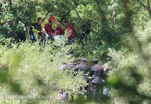 Montefiascone - Madre e figlio morti - Il recupero dei corpi