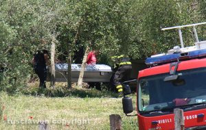 Montefiascone - Madre e figlio trovati morti - La bara portata a Belcolle