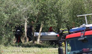 Montefiascone - Madre e figlio trovati morti - La bara portata a Belcolle
