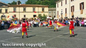 Bolsena - Processione Corpus Domini - Gli sbandieratori