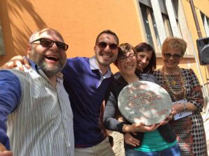 Viterbo - Scuola elementare A. Volta - La capsula del tempo viene seppellita