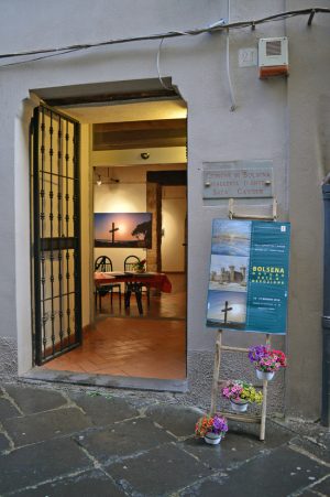 La mostra “Bolsena: natura, arte e devozione” nella sala Cavour