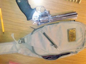 L'arma sequestrata dalla polizia 