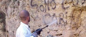 Tarquinia - Pulite le scritte