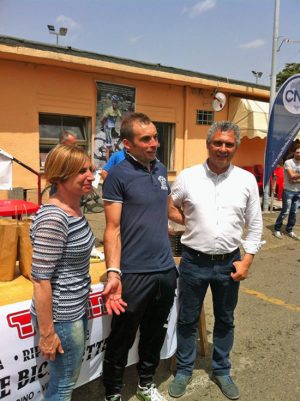 Sergio Ceccarelli, al-centro, premiato da Angelo Pieri e Maria Grazia Delle Monache