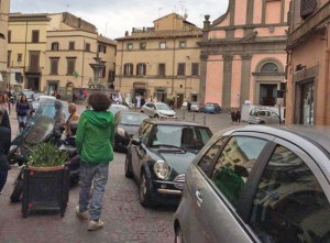 Viterbo - Via Saffi soffocata dal traffico