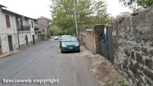 Viterbo - Degrado e rifiuti in via del Pilastro