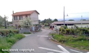 Bagnaia - Il passaggio a livello tra strada Gramignana e strada Montecchio
