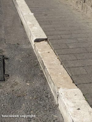 Viterbo - Il marciapiede rotto in viale Raniero Capocci