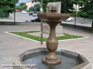 Vitorchiano - Fontana in piazza dei Monti Cimini