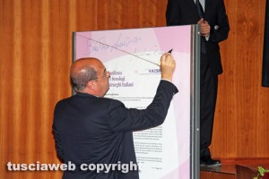 Viterbo - Nicola Zingaretti firma il manifesto dei senologi chirurghi italiani