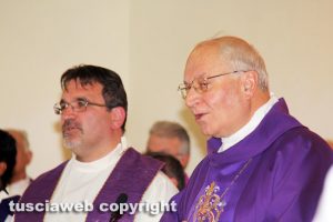 Viterbo - I funerali di don Bruno Marini - Don Luca e il vescovo Fumagalli