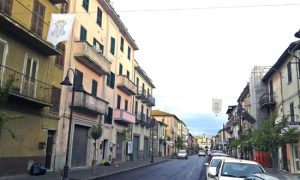 Marta - Le bandiere con lo stemma della Madonna