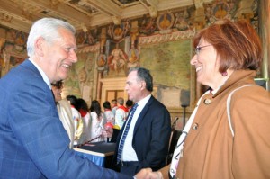 Viterbo - L'inaugurazione del Festival del volontariato -  Il sindaco Leonardo MIchelini con la giornalista Giovanna Rossiello