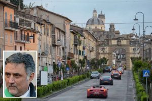 Sport - Motori - La Mille miglia a Ronciglione - Nel riquadro: il sindaco Alessandro Giovagnoli