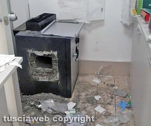 Viterbo - Furto al Todis - La cassaforte sfondata