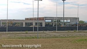 Viterbo - Smantellato il capannone di Mondo convenienza
