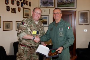 Delegazione del comando Nato in visita all'Aves