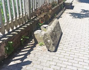 Grotte santo Stefano - Danneggiata la panchina ai giardini